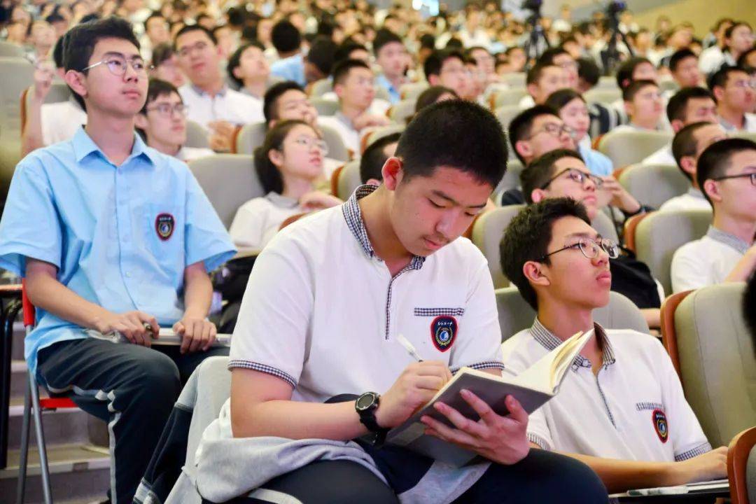 育人润心 向光而行 | 石家庄二中心理健康月活动之"青春中国"主题专家