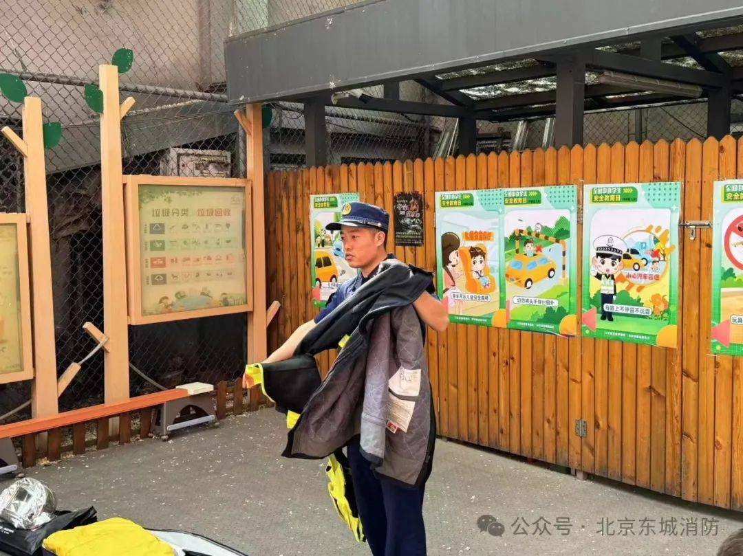 金宝街消防救援站培训结束后,消防救援人员提醒全体人员,安全在于防范