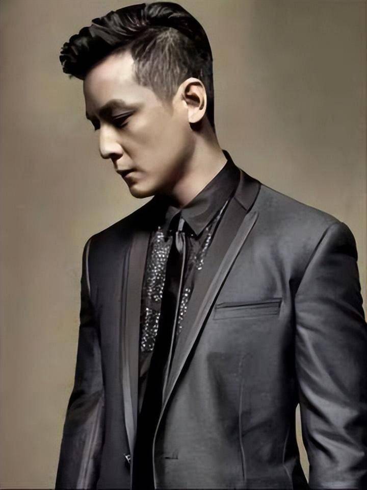 中年颜值崩塌,像变了个人,殊不知他们年轻时也惊艳了时光