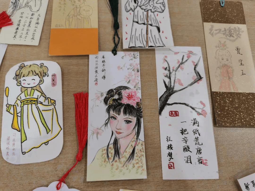 制作书签的过程可谓是一项复杂的艺术创作.