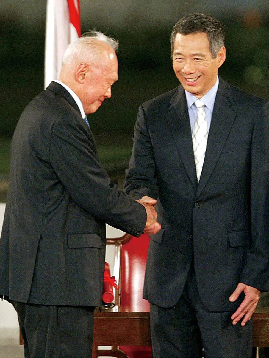 李显龙卸任新加坡总理:从接班到交班