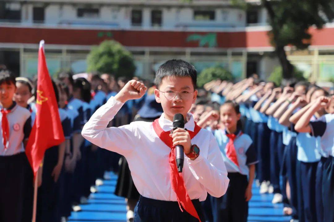 红领巾爱祖国——新建区实验小学少先队新队员入队仪式