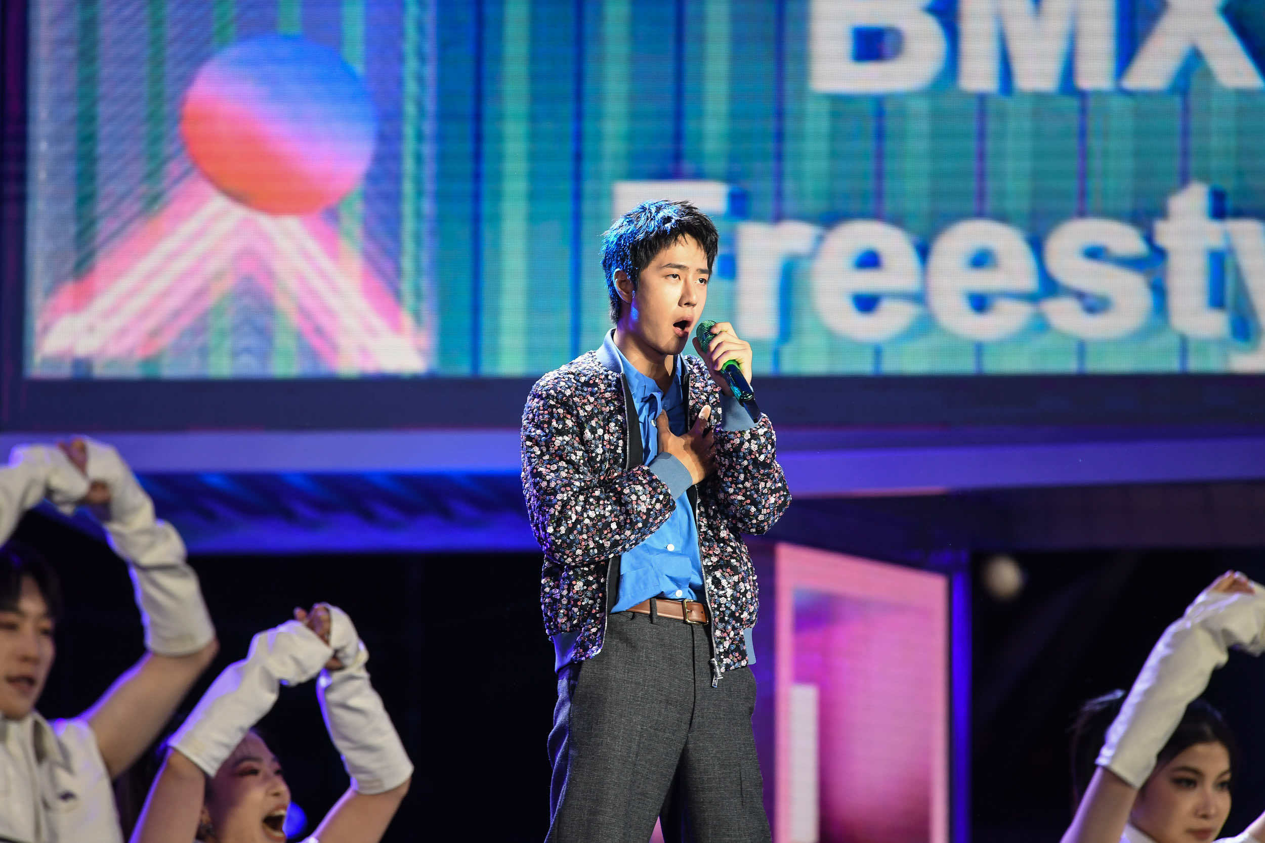 王一博《跃动上海》唱响奥运资格系列赛帷幕