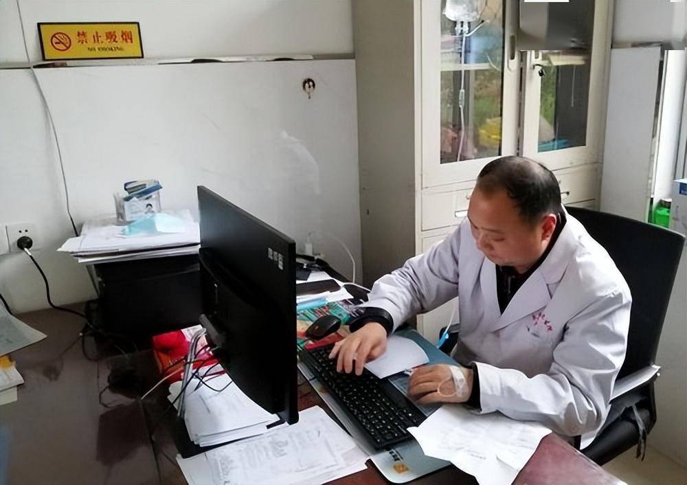 伤心欲绝:腿上早已有不适,我没注意_王小明_肾脏_医生