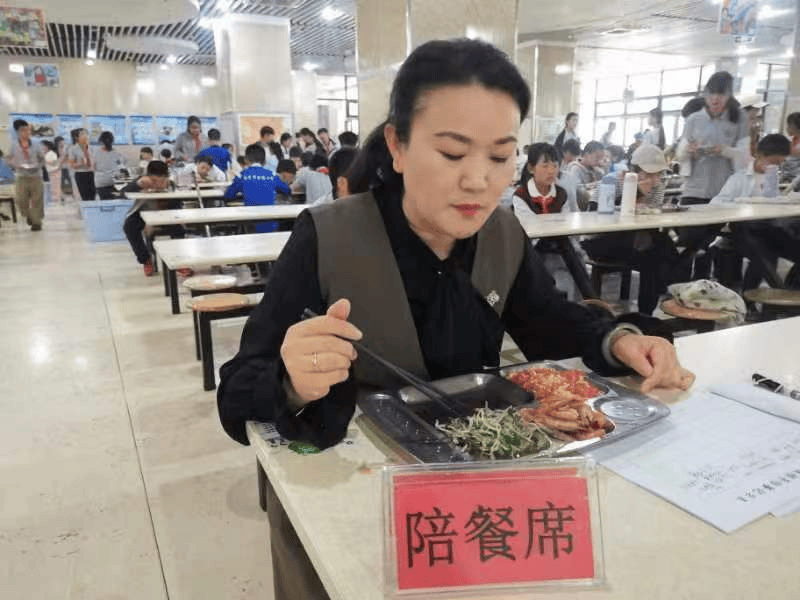 菠萝炒饭：普通食材用心搭配，美味又营养