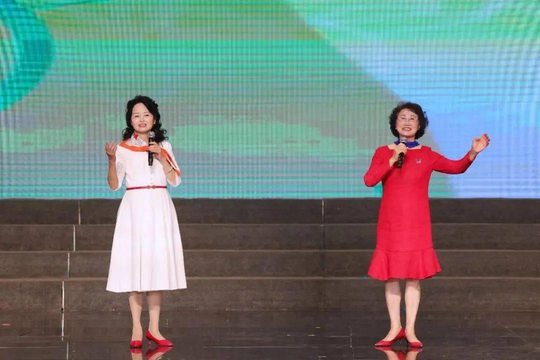 歌舞团女声小合唱《美丽的村庄》朗诵者:曹继明,王青梅,陈凯,张燕作者