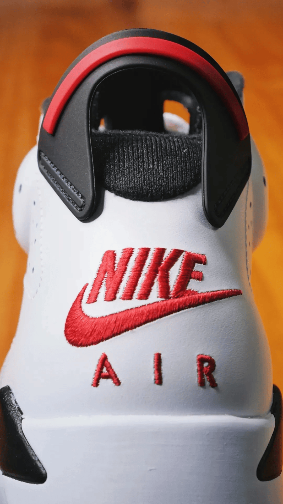 6 设计初期,乔丹就希望鞋款更加轻量化且具有速度感,因此 tinker 就