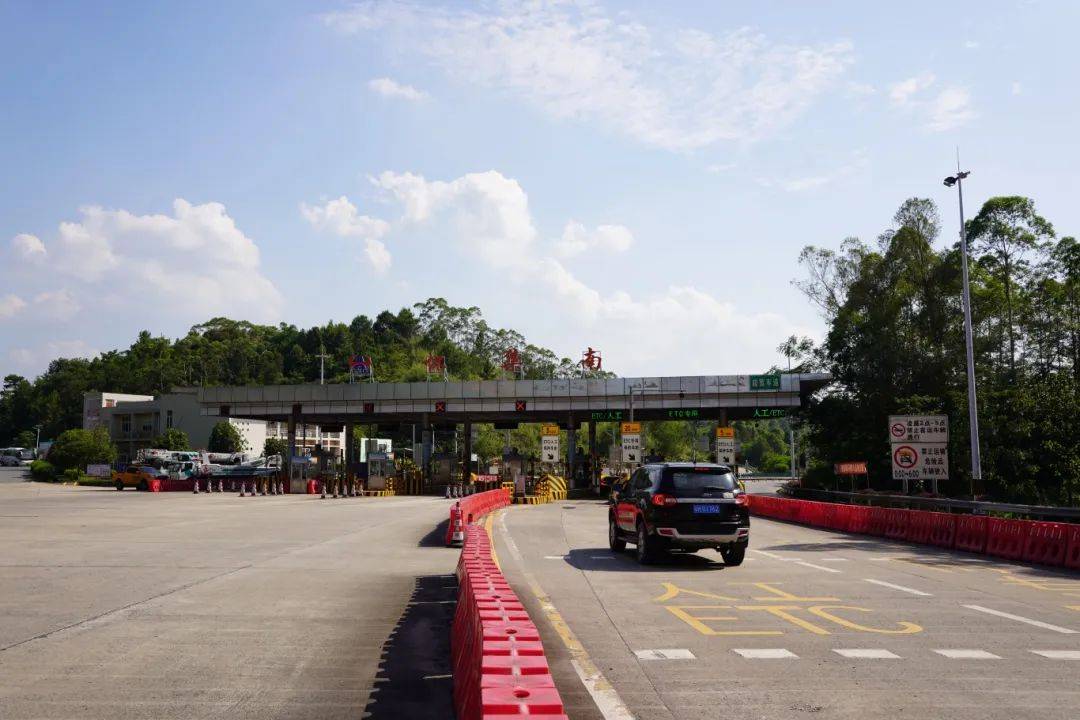 广贺高速联合多部门开展违法货运车辆专项治理行动