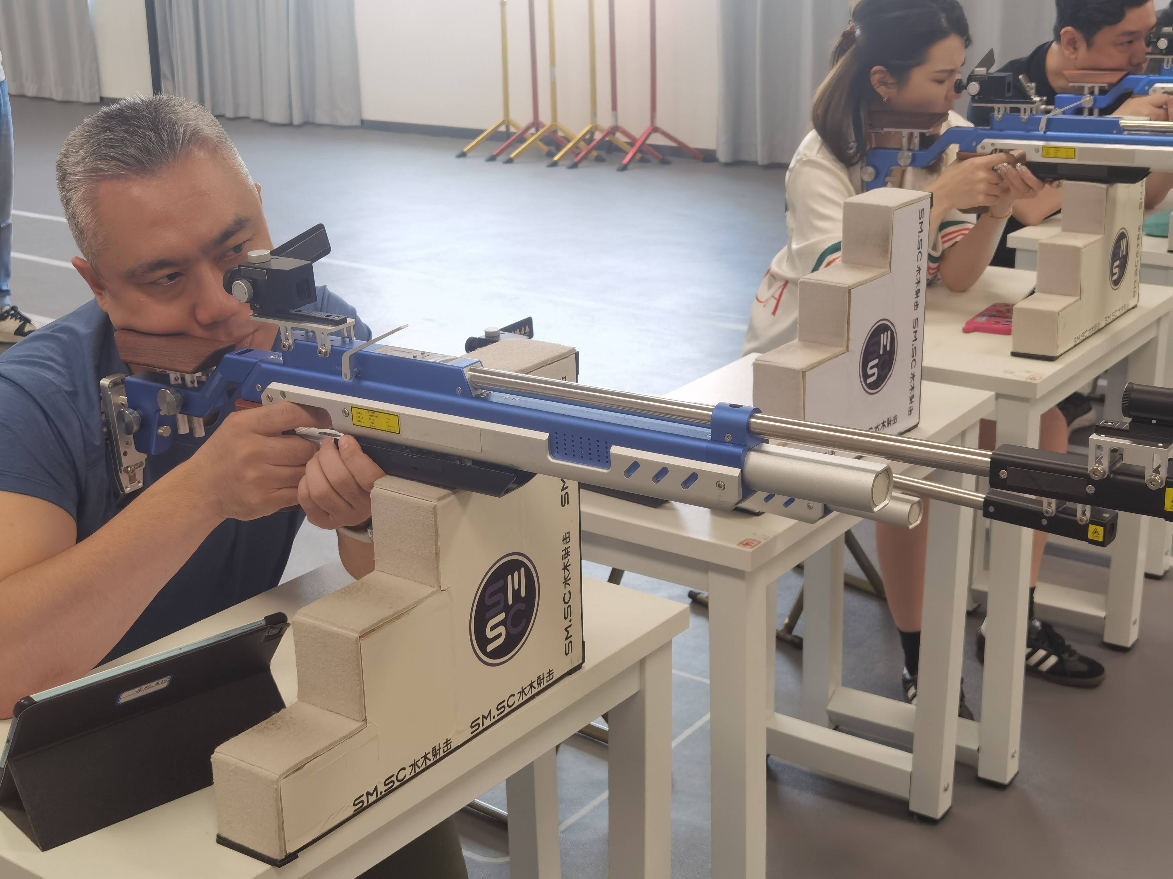 【羊城杯射击媒体赛】女性打枪为何比男性准?_运动_瞄准_训练