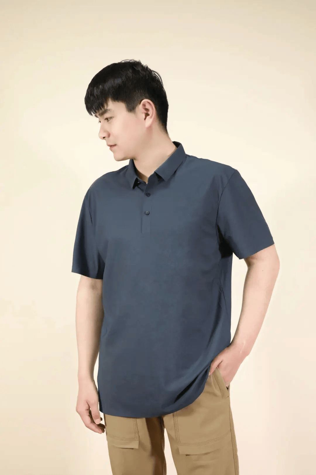 对脖子粗短身材也很友好,可能遮住肚腩肉,穿出清瘦的少年感