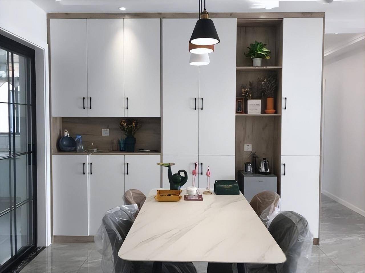 广西一小夫妻,客厅不做大柜子,定期断舍离,入住3年仍纤尘不染