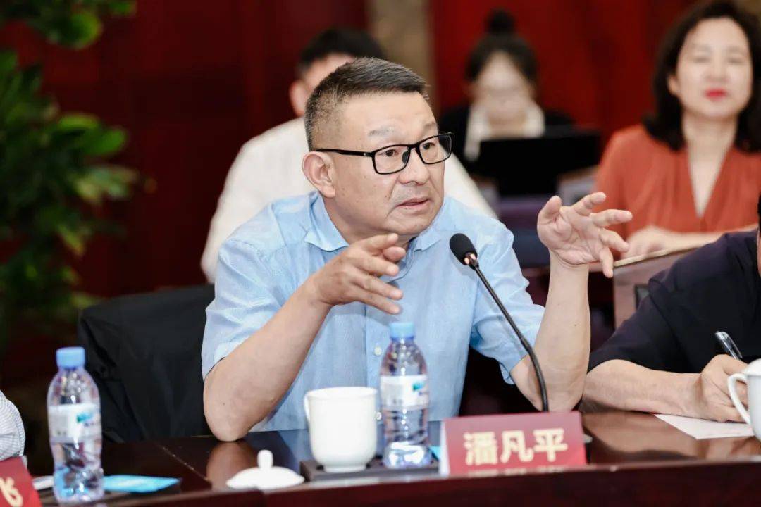 向右滑动查看更多>>交流环节,潘怀莲,吴东,章晟,蒋仕熙,徐顺聪,张安将