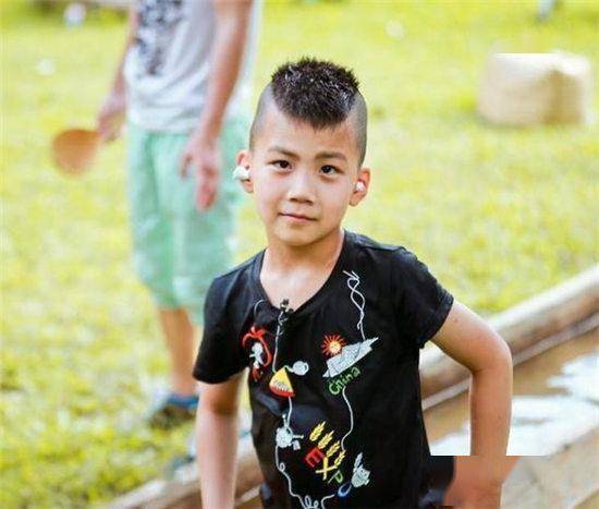 9位男孩现状,有人进国家队,有人活成普通人家孩子_成为了_费曼_吴镇宇