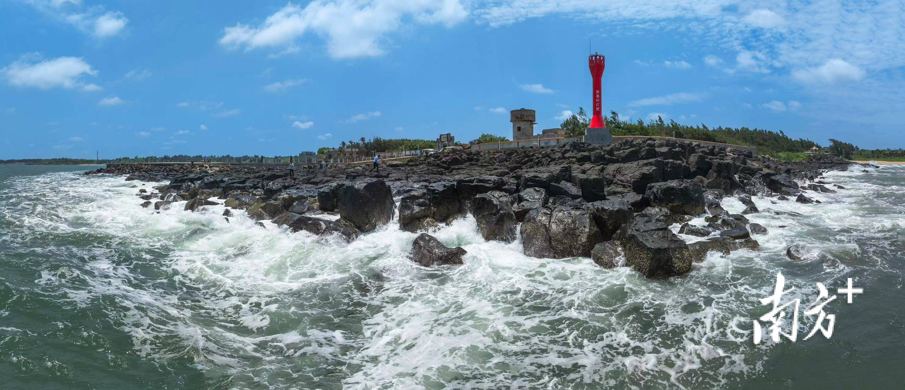 位于湛江硇洲岛的广东省水生野生动物救护科普基地"海龟城".