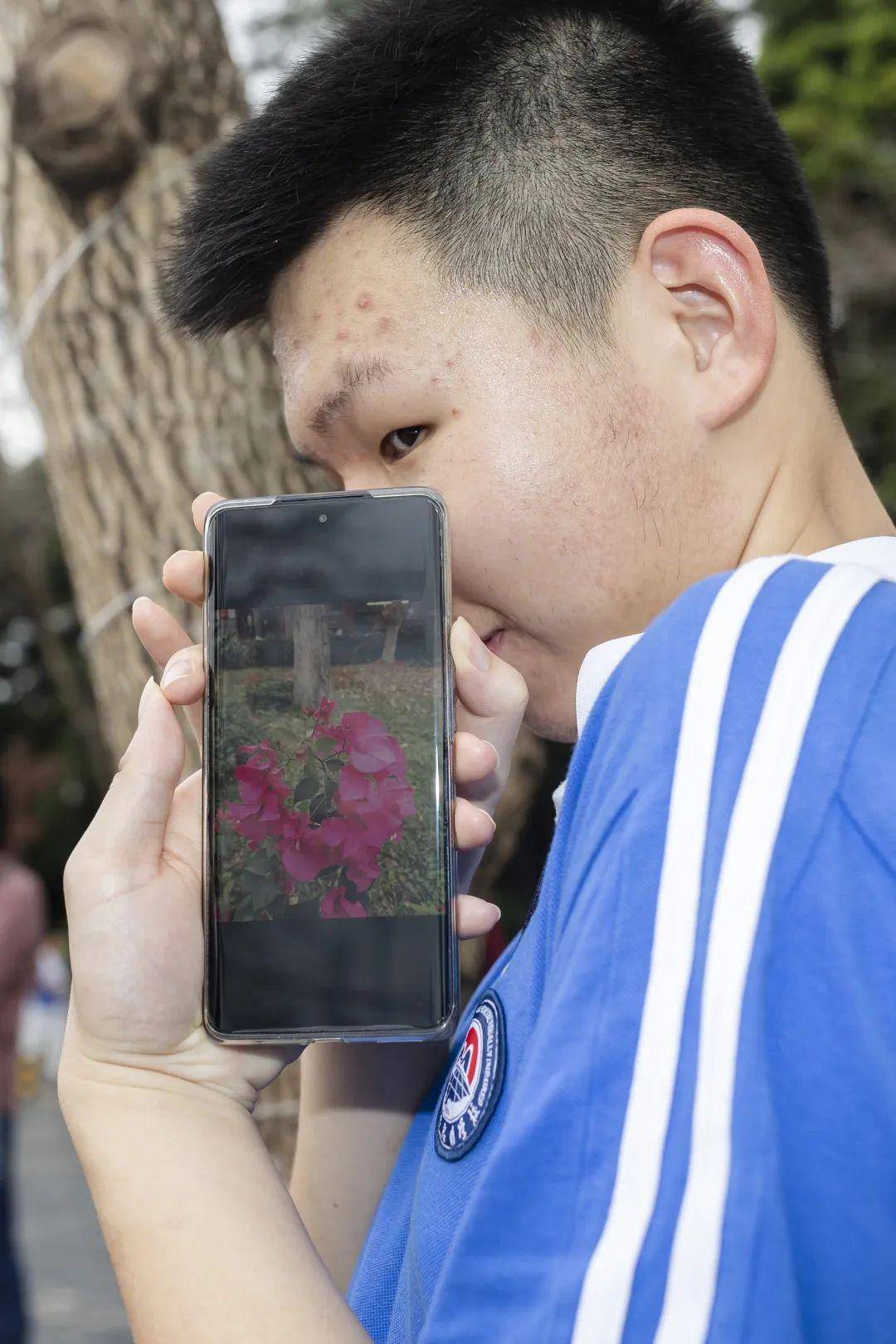 "这张照片酷吗?是我用耳朵拍的!"_摄影_启明学校_宋海洋