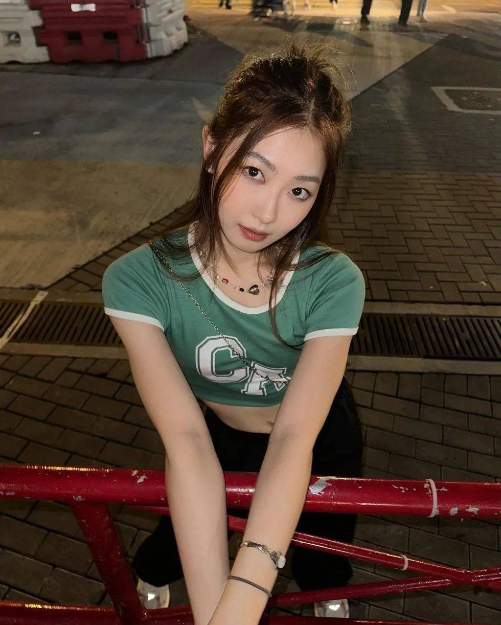 "新女团viva每位成员都是选秀节目出身,姜咏鑫与李晞彤同是viutv