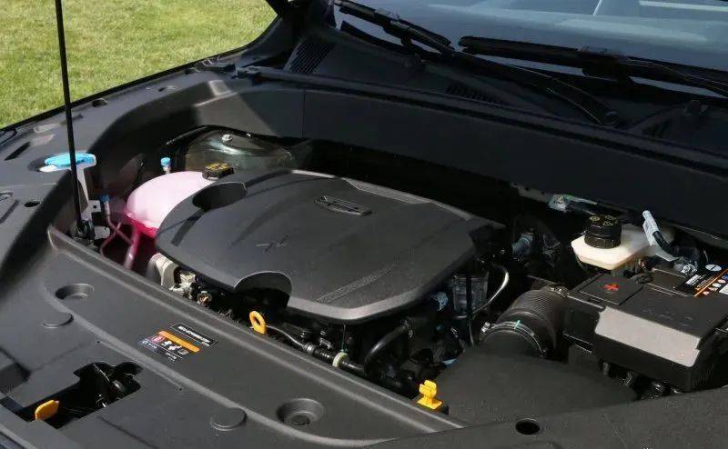 5t涡轮增压发动机最大输出功率133千瓦,峰值扭矩290牛·米;2.