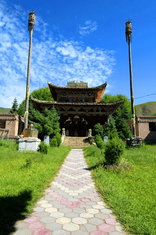 第十天:上午 阿柔大寺—门源油菜花—兰州酒店早餐后出发前往门源.