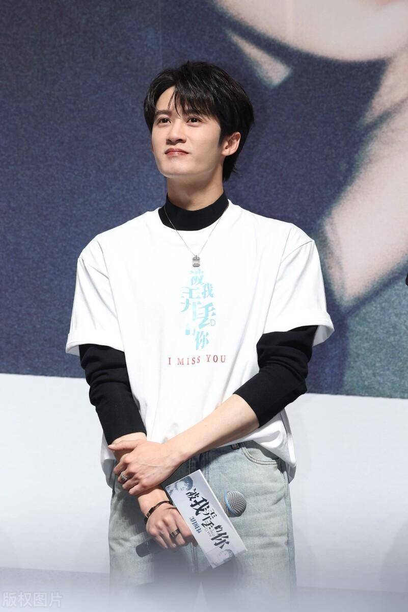 檀健次:颜值巅峰的魅力男神