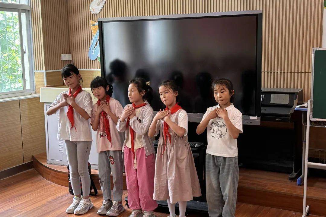 "音"为有你 "乐"动精彩 ——浐灞十九小举行"我是小歌星"歌唱比赛