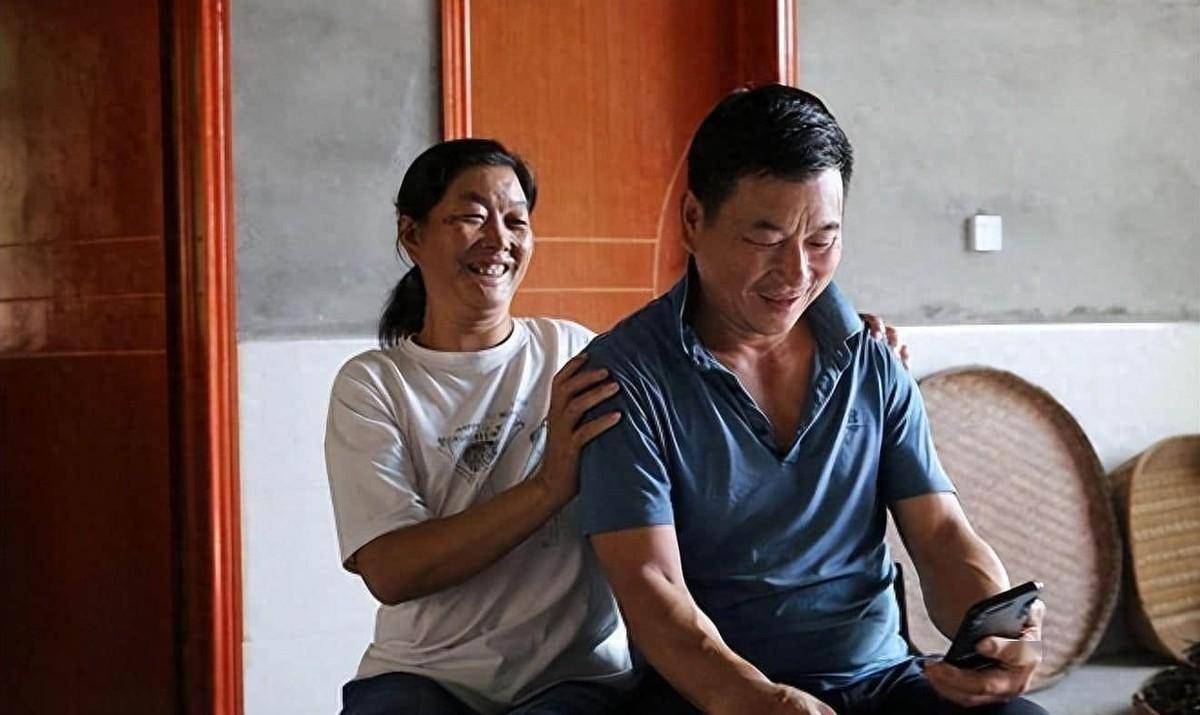 我一个邻居,正师级退休,月工资16000,他的邋遢和吝啬让人惊_刘海涛