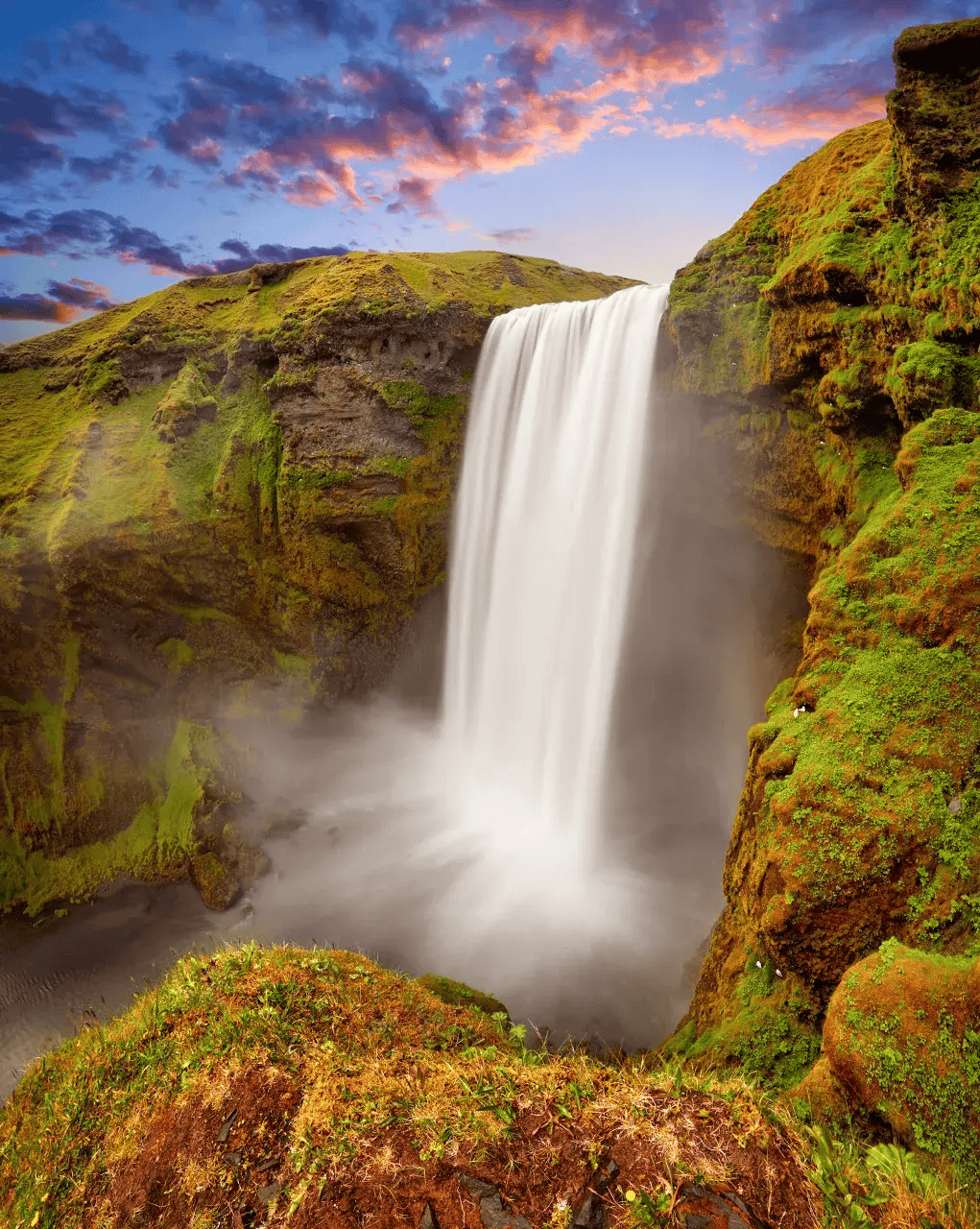 沿着小径蜿蜒而上,直至巅峰,你会感受到一种如上帝般的俯瞰视角.