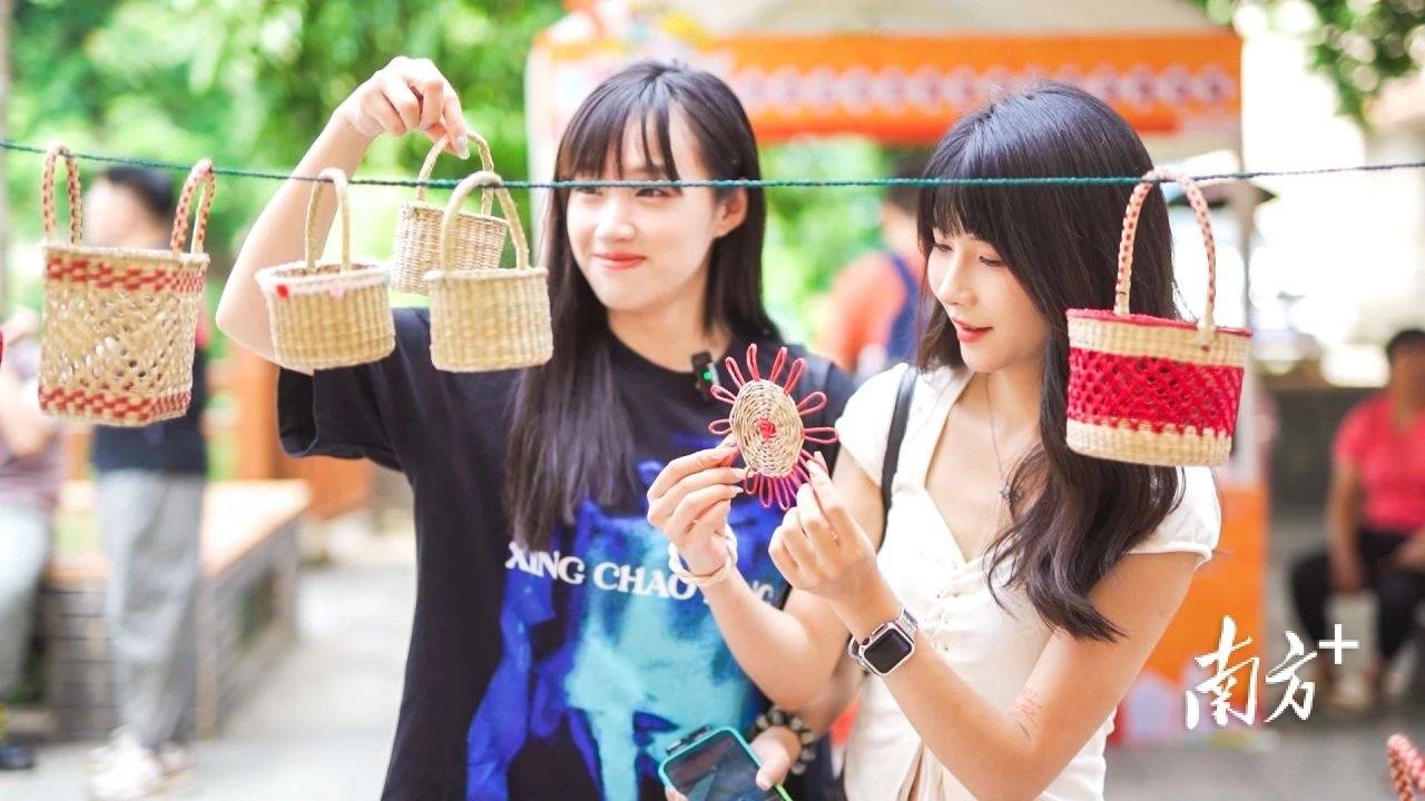 火了!顶流博主,网红大咖齐聚万江"睇龙船"