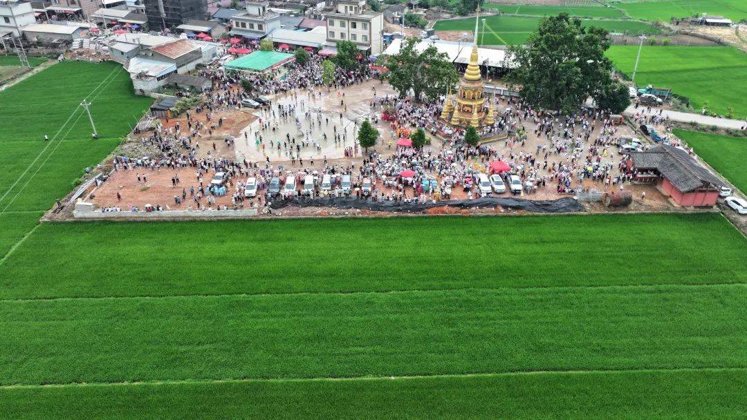 2024年景谷最后一站泼水节在民乐镇举行