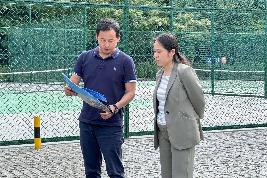 5月21日,市体育局局长刘志峰,副局长陆慧琦一行赴溧阳市调研体育公园
