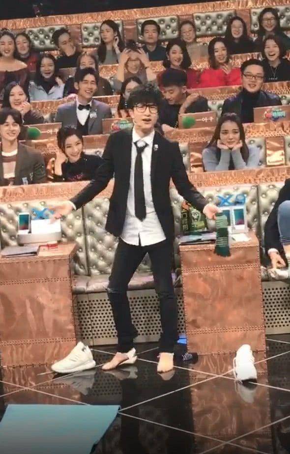 长得英俊帅气,却输在"个子矮"上,这4位男星的身高太不懂事了_周深