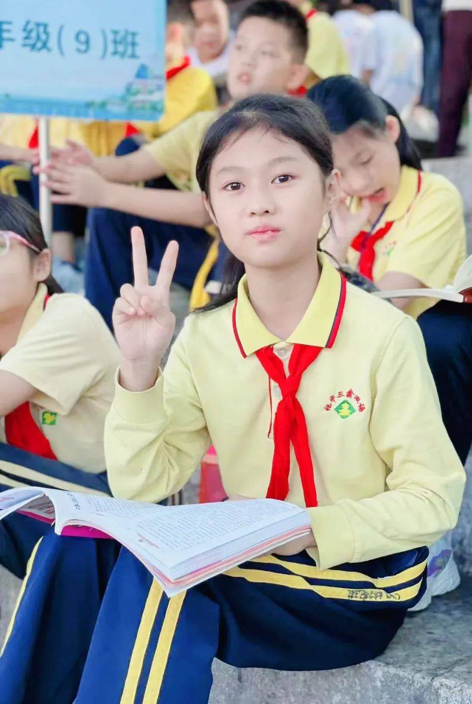 小宝林可琪现就读于横栏三鑫幼儿园中二班三宝林佳浩现就读于三鑫小学