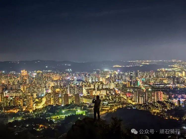 在昆明的街头走一走