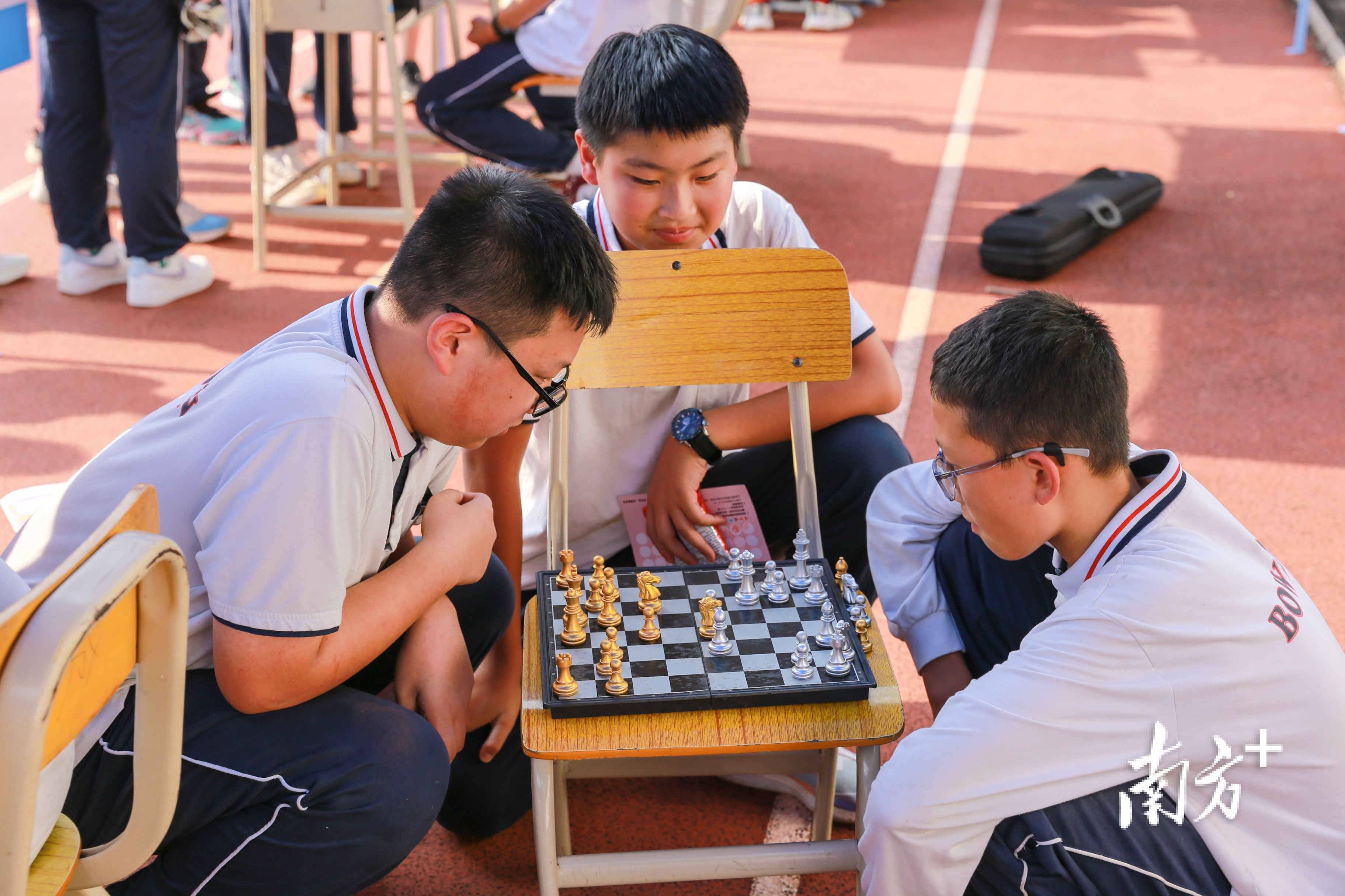 广东博文学校校服图片