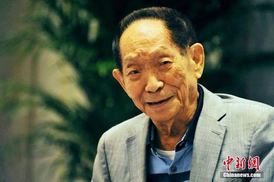 今天,怀念两位巨星