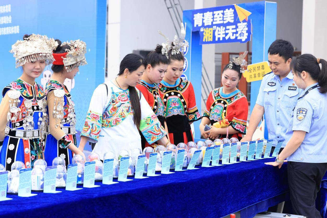 单位供图活动以现场解说,游戏互动,观看青少年毒品预防警示教育片