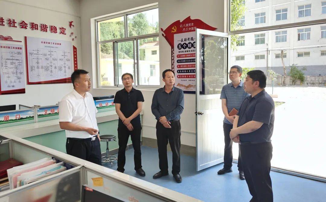 贾茂林督导检查主动创稳重点工作