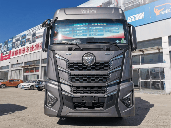 燃气牵引车先来了解一下动力配置,该车搭载福康a15nns6b580燃气发动机