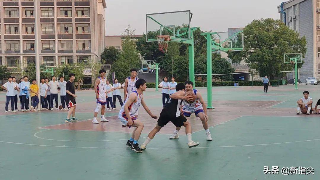 常德市第二中学举行师生篮球赛