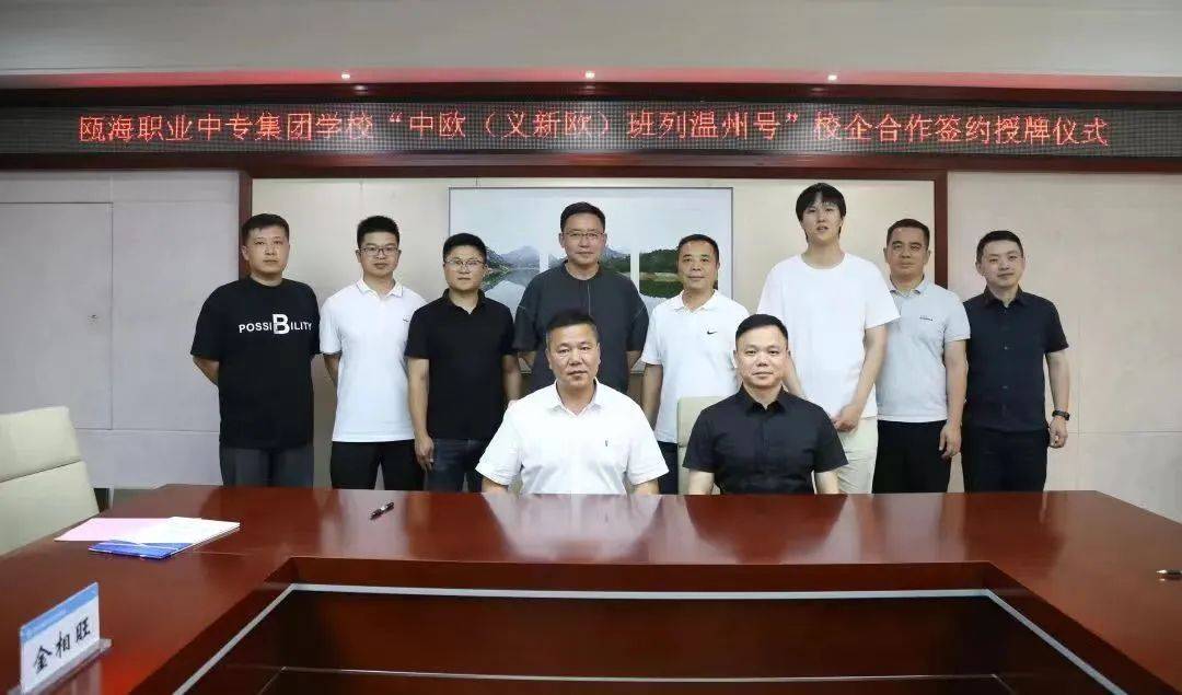 代表风采|王昌东:躬耕三尺讲台 情系"一老一小"