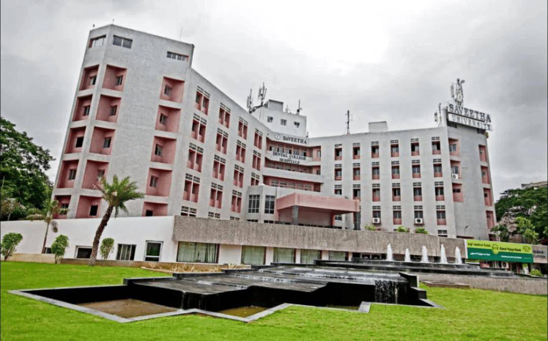 这所高校是位于印度的「saveetha牙科学院」,目前在全球牙科领域排名