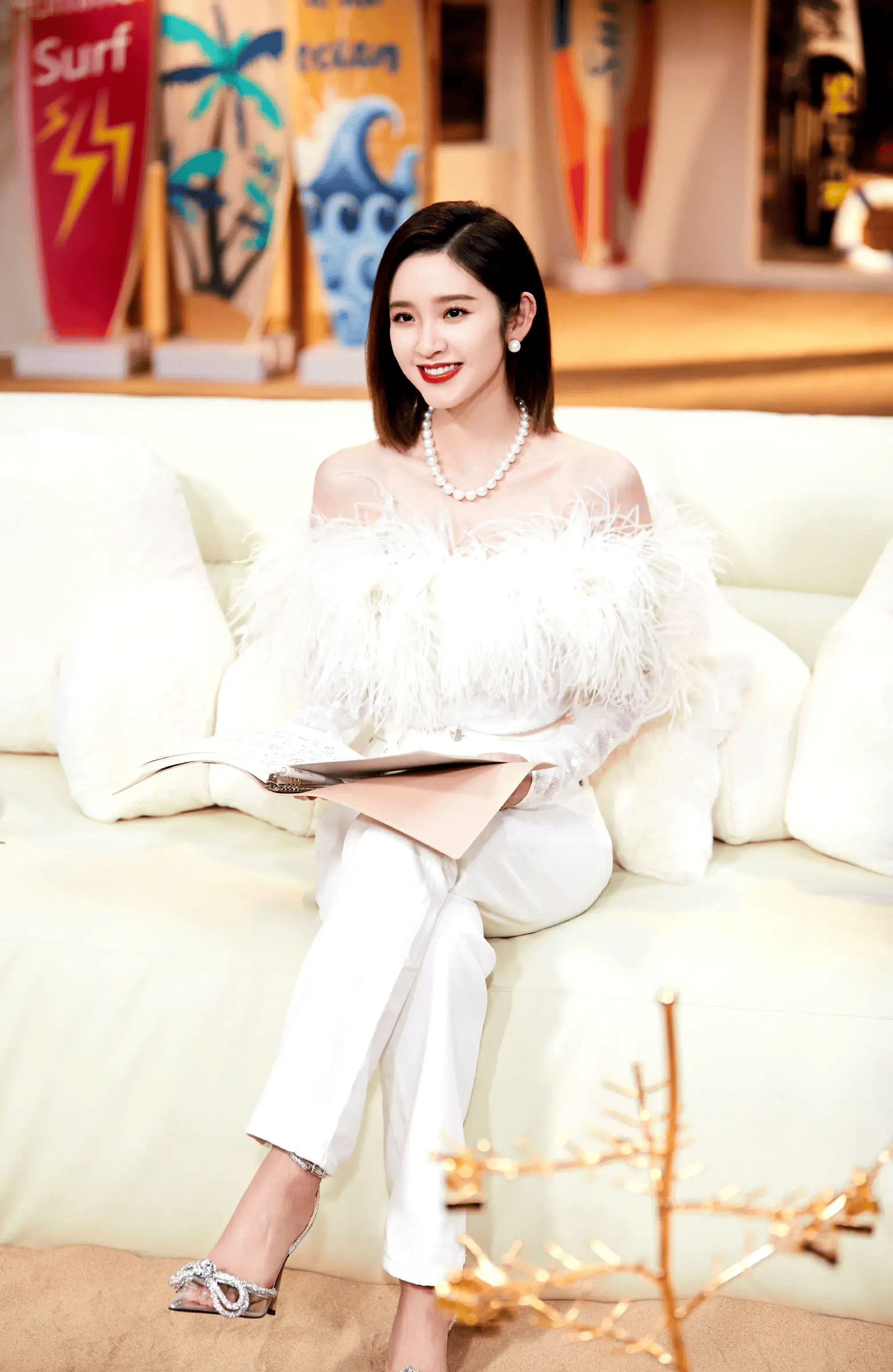 唐艺昕甜美造型合集:天生丽质!