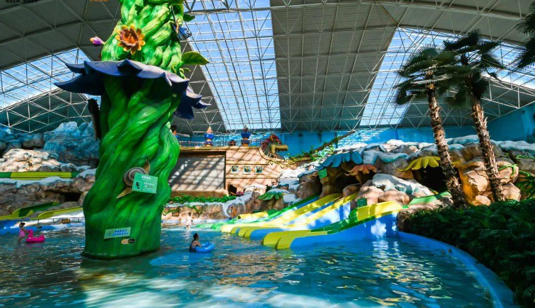 居,枕水而眠,是将返璞归真与现代奢华完美结合的高端综合性温泉度假区