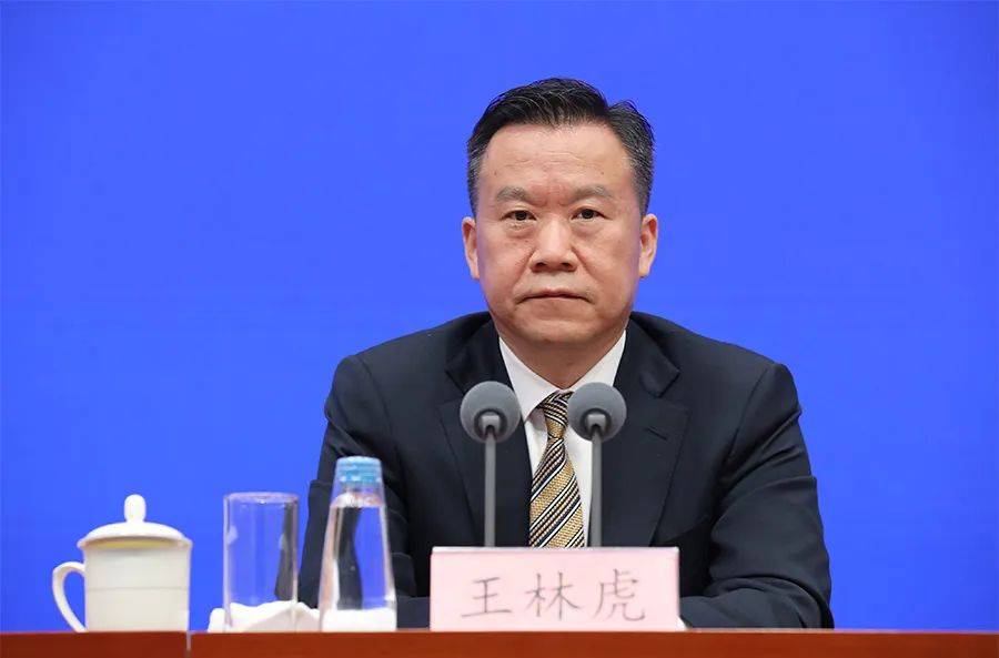 青海省常务副省长王林虎介绍,青海立足青海资源禀赋和区位特点,一方面