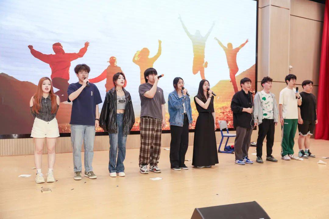《网恋需谨慎》经济与管理学院《看山海》建筑工程学院《面具之下》