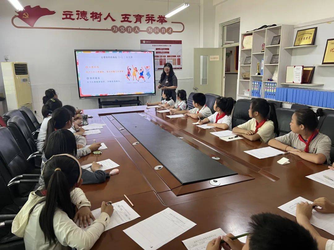 56125心理健康日 | 金钟小学:汇聚"心"能量 一起向未来_教育_活动