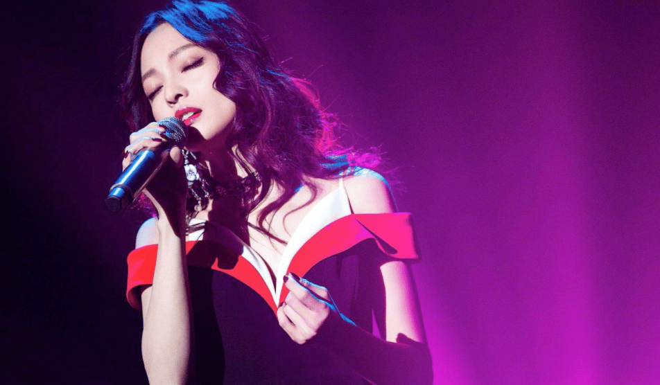 十年过去,人们发现张韶涵的嗓音清亮依然,高音回转,多了几丝荡气回肠.