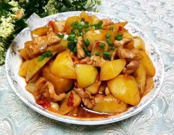 土豆这样烧太香了,好吃入味又快手,比土豆丝好吃百倍!
