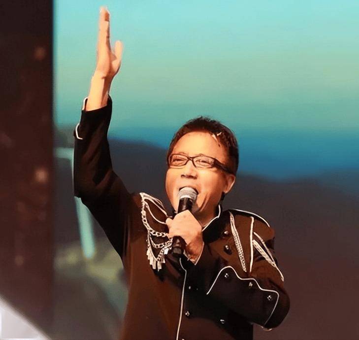 这段歌词出自歌曲《早安隆回》,这首歌在2022年意外走红,火爆程度之大