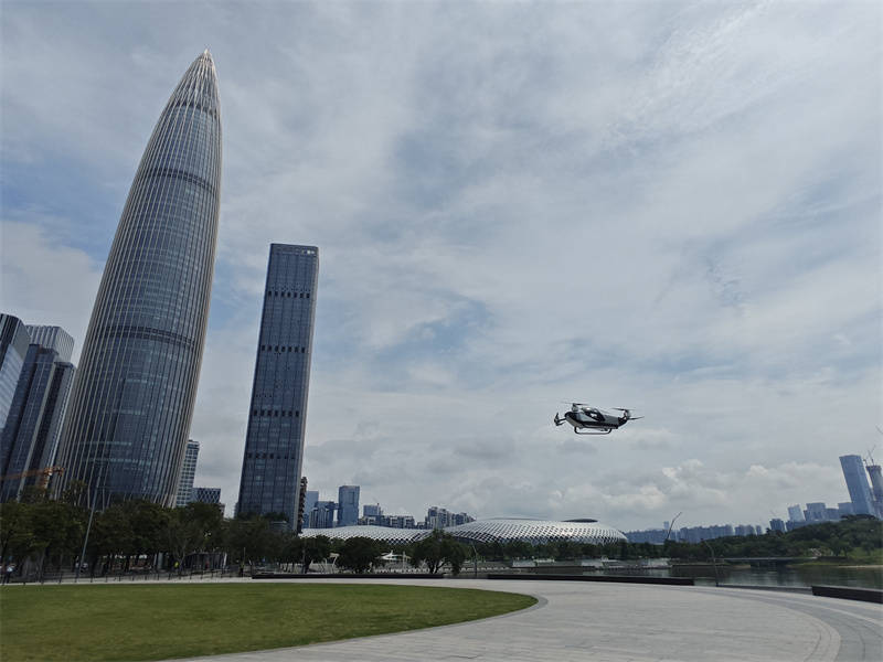 深圳首飞,小鹏汇天飞行汽车飞越深圳cbd