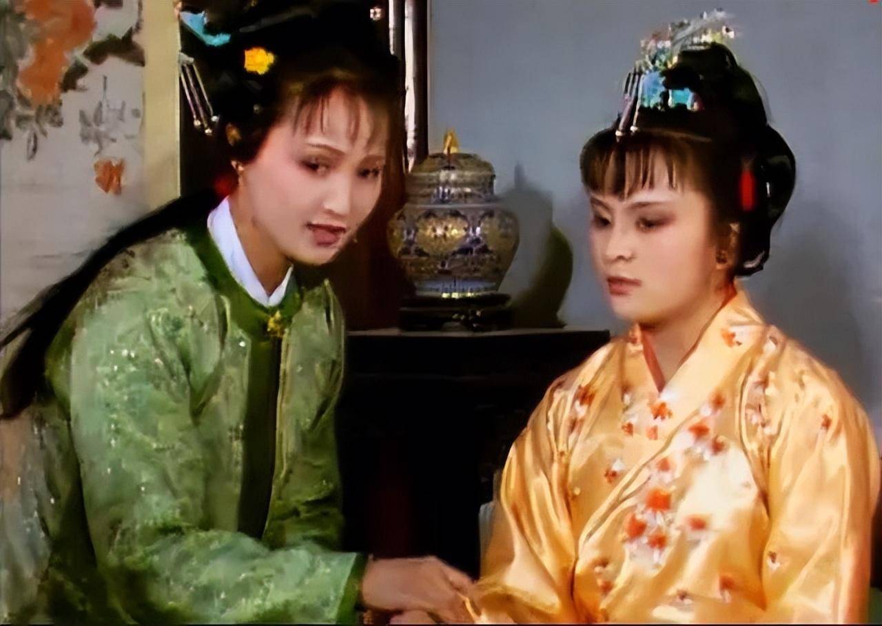 再读红楼梦:终于明白赵姨娘为什么怕平儿,零差评她是怎么做的